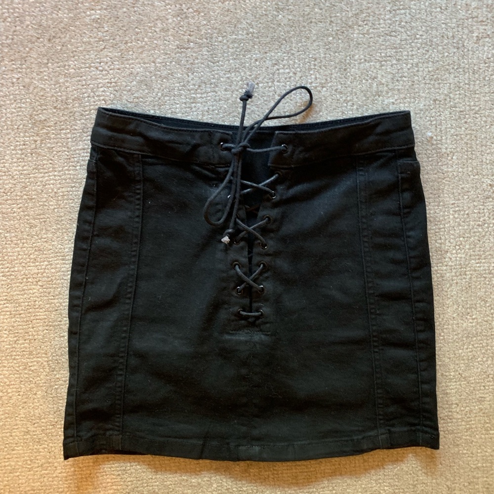 URBAN OUTFITTERS MINI SKIRT